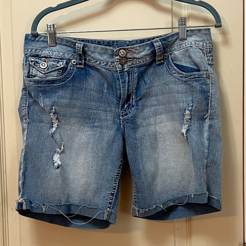 Rue21 Junior Size 13/14 80% Cotton/18% Polyester/2% Cuffed Denim Shorts.